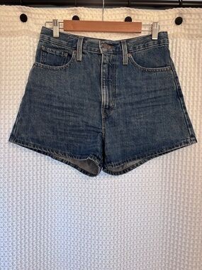 Levi’s mom shorts
